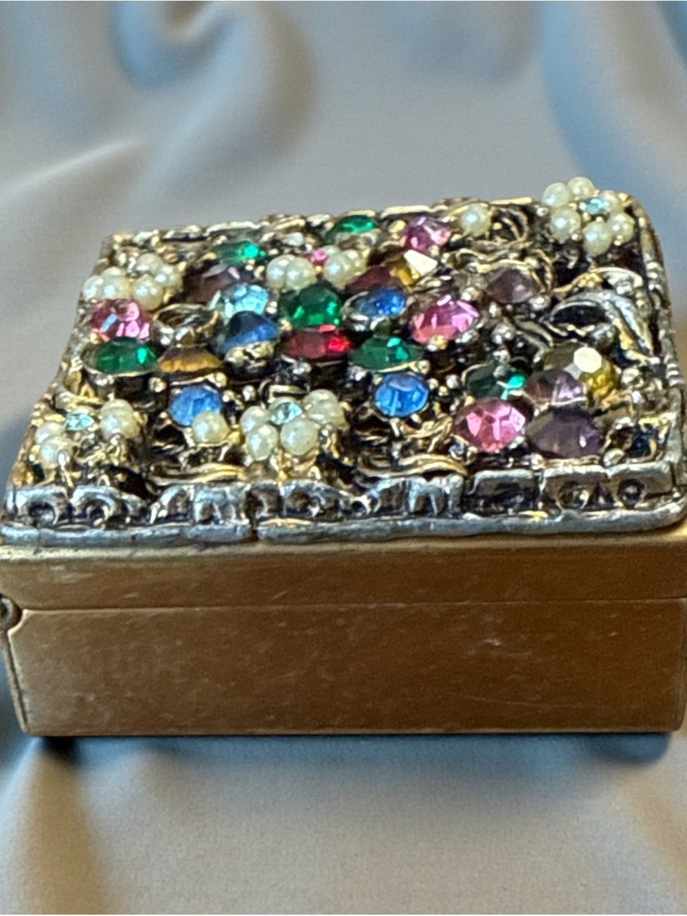 Vintage Dorset 5th Ave Jewel Encrusted Powder Compact - Picture 5 of 15